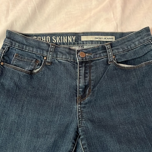 DKNY Jeans, SoHo skinny, dark wash, size 02 - Picture 3 of 5